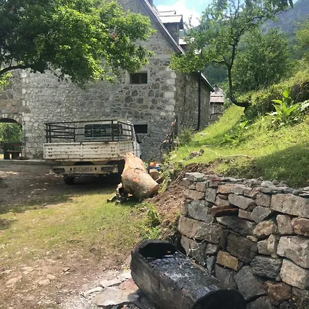 Vendégház Carku Theth